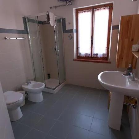 Villa Paolina, Private Pool, Large Shady Patio, Bbq Calasetta