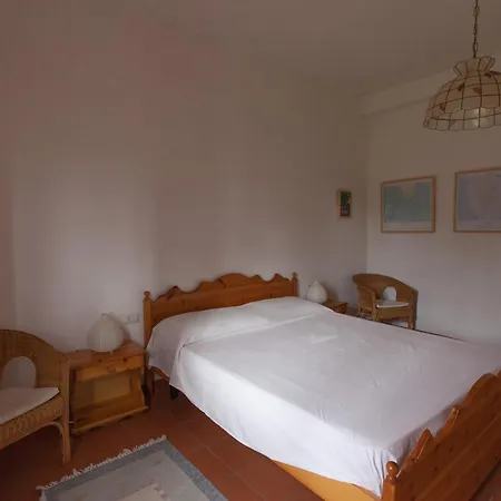 Villa Paolina, Private Pool, Large Shady Patio, Bbq Calasetta