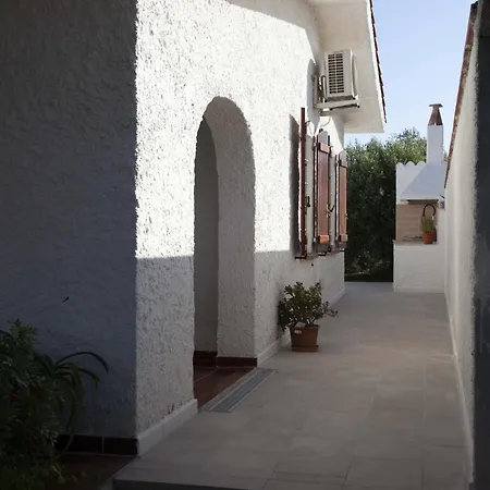 Villa Paolina, Private Pool, Large Shady Patio, Bbq Calasetta