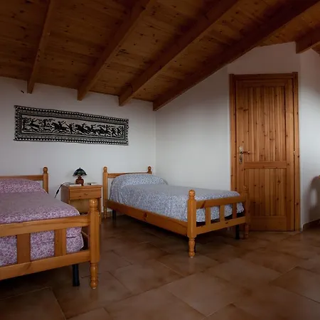 Villa Paolina, Private Pool, Large Shady Patio, Bbq Calasetta